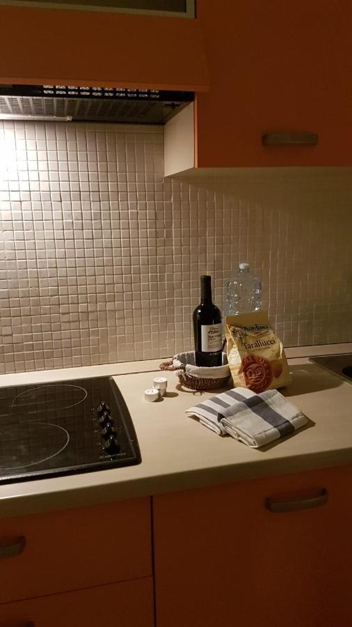 Apartamento Vittoria Marina Di Пьетразанта Экстерьер фото