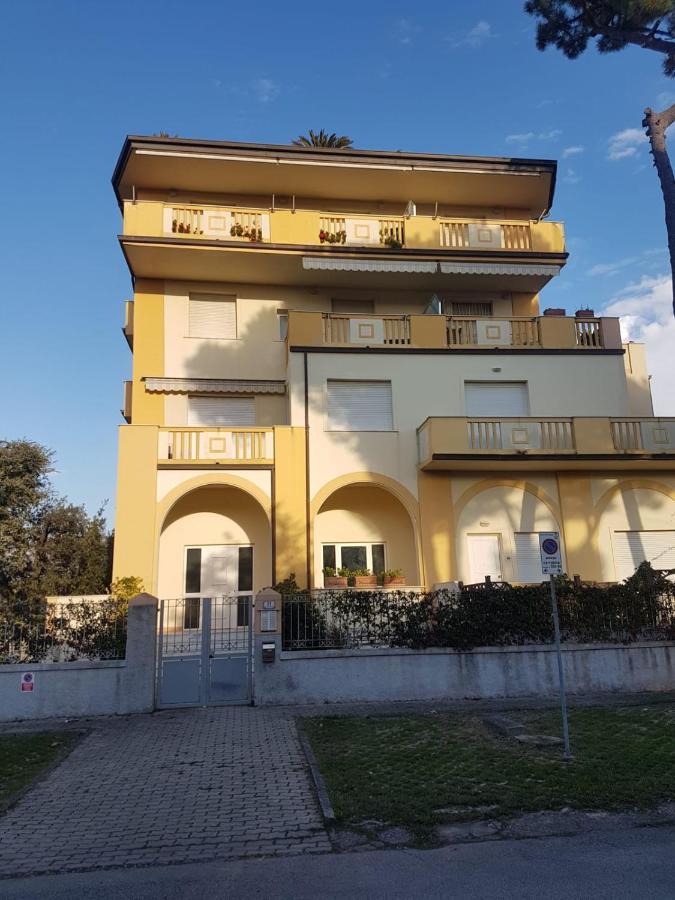 Apartamento Vittoria Marina Di Пьетразанта Экстерьер фото